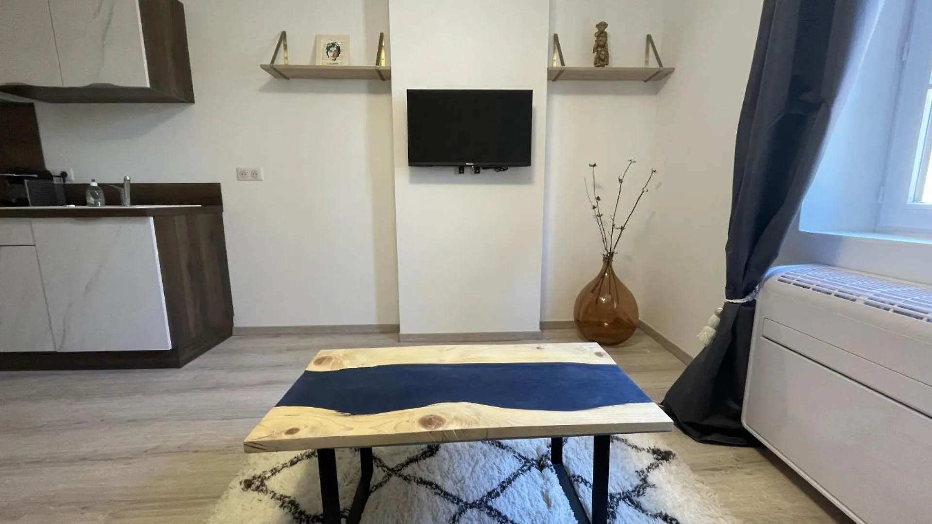 Spacieux Studio - Vieil Antibes 0*,  France